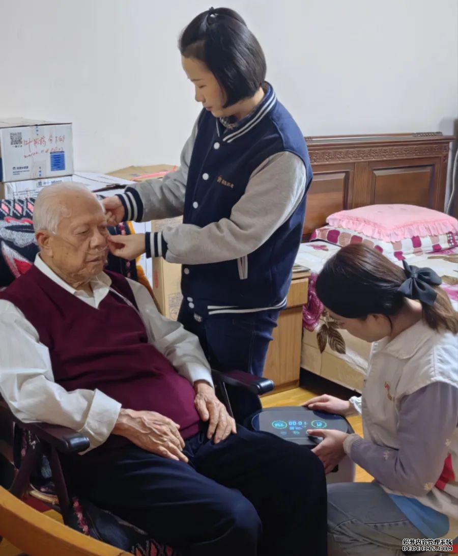 上海试点全新养老模式！与家政保姆有啥区别？可以个性化定制→